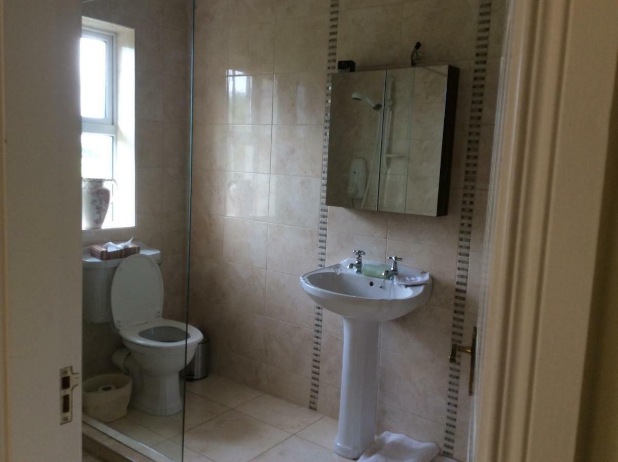 Keyfield House Bed & Breakfast Мълингар Екстериор снимка