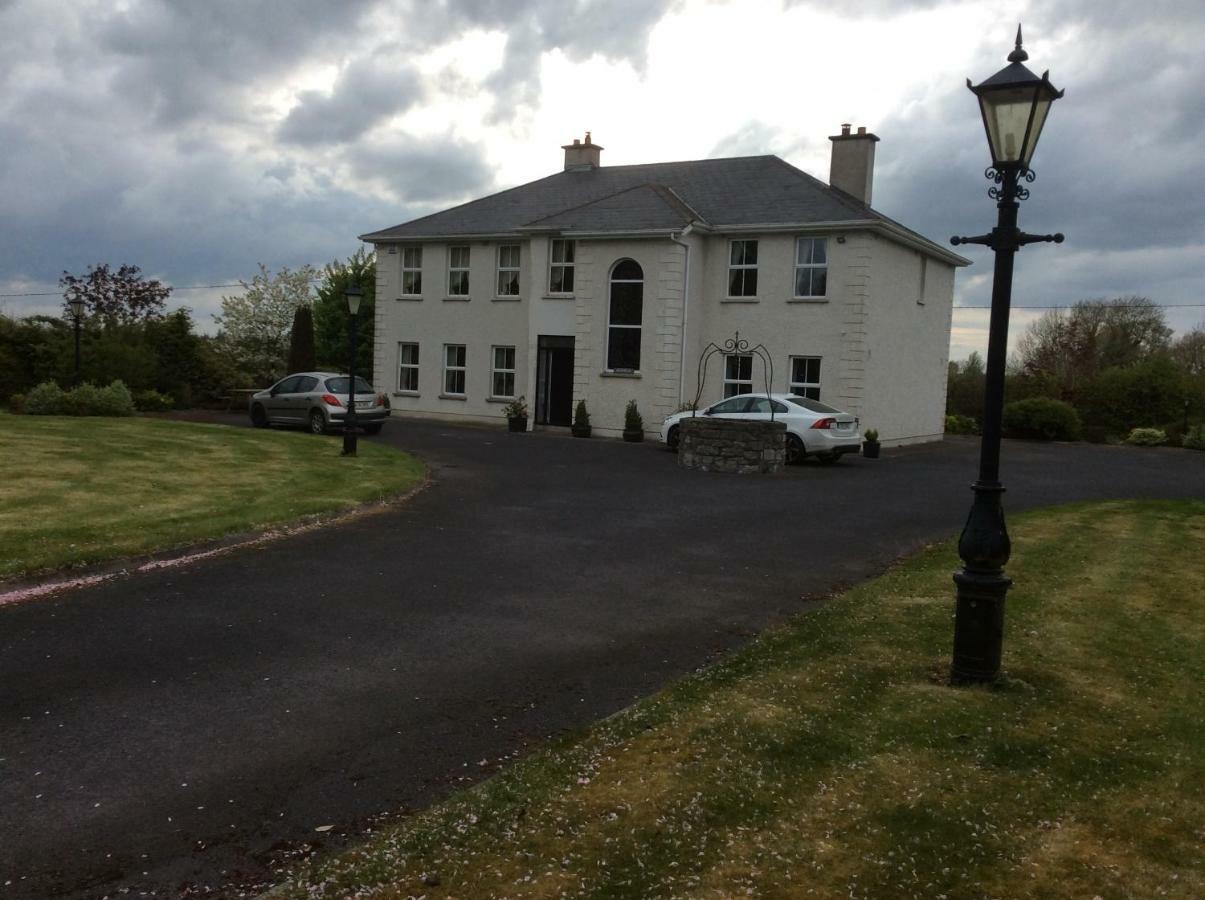 Keyfield House Bed & Breakfast Мълингар Екстериор снимка